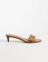 マンゴ レディース シューズ サンダル スエード レザー ヒール Mango 100 suede leather buckle detail kitten heeled mules in sand サのサムネイル
