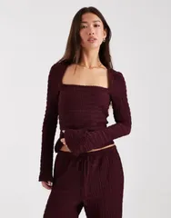 エイソス レディース トップス Tシャツ ASOS DESIGN mix match textured square neck flared sleeve top Burgundy バーガンディのサムネイル