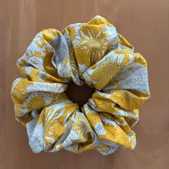 【リバティ】豪華ビッグシュシュ　スモールサス　　タナローン　イエロー　夏色　ハンドメイドのサムネイル