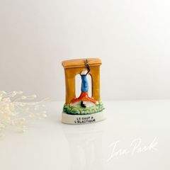 バンジージャンプのフェーヴ　フェーブ　フランス製　ミニチュア　陶器