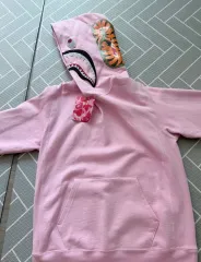 BAPE 未使用/TOKYO限定 アベイシングエイプ ピンク シャーク フーディー レアラインのサムネイル