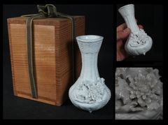 L530」長期保管品 青磁 陰刻輪花文花生 花瓶 木箱入り | Mercari