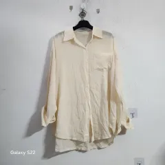 クリーム色 シャツのサムネイル