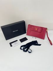 極美品✨PRADA ポーチ クラッチポーチ ロゴ型押し シボ革 イタリア製
