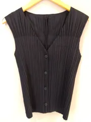 M17　プリーツプリーズ　PLEATS PLEASE 　シンプルデザイン　ベスト　ブラックカラー　日本製　プリーツ加工　軽量　重ね着　旅行のサムネイル