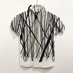 me ISSEY MIYAKE ミー イッセイミヤケ 幾何学模様 ハイネックカットソー 総柄 モノトーン ホワイト グレー ブラック 半袖 プリーツ【送料込み】のサムネイル