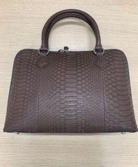 【未使用】 エキゾチックレザGENUINE PYTHON SKINボストンバック 未使用】 エキゾチックレザGENUINE PYTHON SKINボストンバック - メルカリ