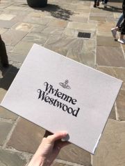 VivienneWestwood ショッパー 紙袋 大 5枚 まとめ売り ロゴ有 - メルカリ