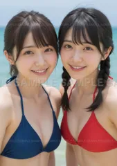 AIアート】【夏満喫】海辺で輝く笑顔！青と赤ビキニの美少女2人組