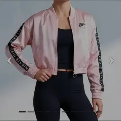 L NIKE 新 サテン ショートジャケット クロップド ピンクのサムネイル