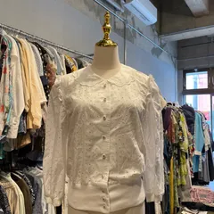 【東あずま店　併売品】　OPPIO　オッピオ　Y2K　Grimoir レトロ　ブラウス シャツ トップス　レディース　blouse　shirt　Tops　ladies　刺繡　透かし彫り　スカラップ　お呼ばれ　デート　オフィスカジュアル　食事会のサムネイル