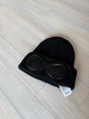t*様 CP COMPANY ゴーグル付きニット帽 ブラック - メルカリ