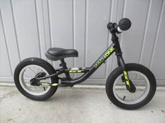 トレーニングバイクマリオカートキッカーアバンス ストライダー
