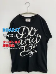 DOARAT Tシャツ/カットソー S ブラック 前面プリント バックプリント ブランドロゴ ミドル丈 半袖 クルーネック(丸首) メンズ レディースのサムネイル