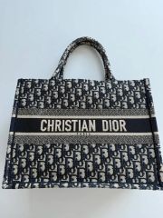 j*様 Christian Dior Book Tote バッグ(コスメおまけ付 - メルカリ