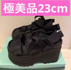 UGG GOLDENRISE アグ ゴールデンライズ サンダル 厚底 24cm - メルカリ