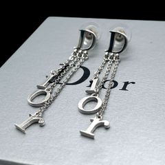 Dior】 ロゴ スイング ピアス シルバーカラー - メルカリ