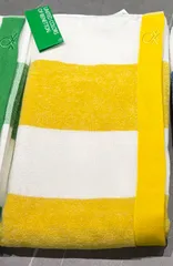 【新品】UNITED COLORS OF BENETTON バスタオル　黄白ボーダーのサムネイル