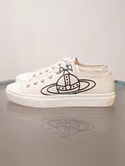 【未使用・新品】VivienneWestwood(ヴィヴィアンウエストウッド) インポート スニーカー キャンバス ローカット ORB 白 39のサムネイル