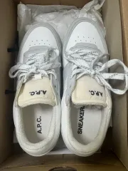 A.P.C. アーペーセー プレーン スニーカー 白のサムネイル