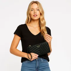VICTORIA’S SECRET ヴィクトリアシークレット 長財布 フルジップ 小銭入れ ウォレット Ｖキルト リストレットのサムネイル