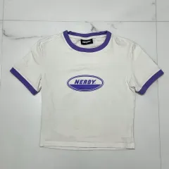 新品) NERDY NDY リンガー クロップド ロゴ Tシャツのサムネイル