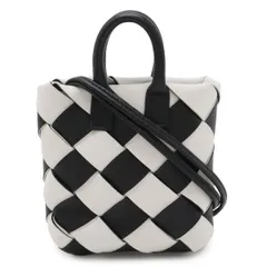 BOTTEGA VENETA ボッテガ ヴェネタ イントレチャート バッグチャーム キーホルダー ミニポーチ 小物入れ レザー ホワイト 白 ブラック 黒 577779のサムネイル