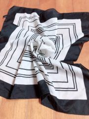 エルメス HERMES カレ70　ONDE DE CHIC/洗練の波　カシシル エルメス HERMES カレ70 ONDE DE CHIC/洗練の波 カシシル - メルカリ