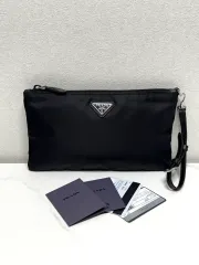 (内蔵チップ/A+) PRADA プラダ リナイロン ストラップ クラッチバッグのサムネイル
