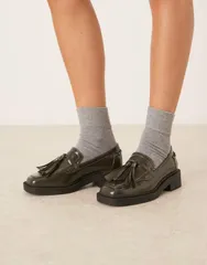 エイソス レディース シューズ スリッポン・ローファー ローファー ASOS DESIGN Matrix square toe tassel detail loafers in olive OLIVEのサムネイル