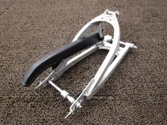 RZ50 スイングアーム チェーンカバー アクスルシャフト □B9262！RA01J ヤマハ 【 A106E 】 キャブ車 12Vのサムネイル