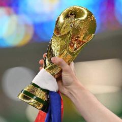 UEFAチャンピオンズリーグトロフィー、歴代優勝クラブ名刻印、リボン