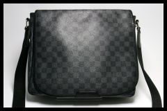LOUIS VUITTON ダミエ・グラフィット リュックDR0163 正規品 - メルカリ
