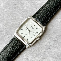 70s Vintage Seiko quarts watch スクエアデイデイト - メルカリ