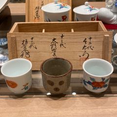 人間国宝 十四代酒井田柿右衛門 蓋付夫婦湯呑 共箱 新キ8-0707