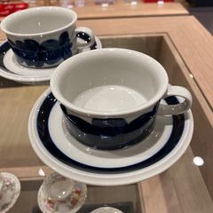 ♥未使用♥　人間国宝　♥十四代♥　酒井田柿右衛門　♥夫婦　湯飲み　湯呑み　共箱付 人間国宝 十四代酒井田柿右衛門 蓋付夫婦湯呑 共箱 新キ8-0707