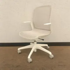 オカムラ オフィスチェア 肘あり シナーラ スタンダードカラータイプ CD77LE-F2X2 2026年製 ホワイト デスクチェア チェア イス 椅子 中古のサムネイル