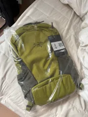 ARC'TERYX アークテリクス マンティス 16 バックパック オリーブのサムネイル