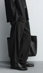 ZARA リラックスド プリーツ ブラック パンツ L オムのサムネイル