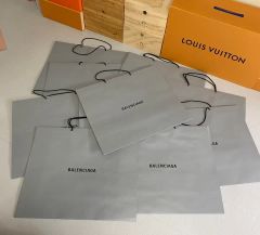 BALENCIAGA バレンシアガ 特大ショッパー 紙袋 デムナ期 BALENCIAGA バレンシアガ 特大ショッパー 紙袋 デムナ期 - メルカリ