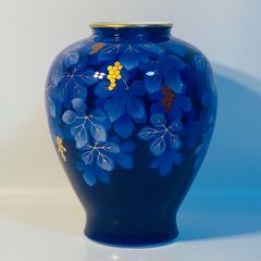 宮内庁御用達深川製磁木箱付き花瓶 有田焼深川製磁金彩瑠璃色葡萄花瓶