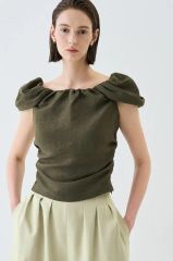 Cygne シーニュ フリルギャザーオフショルブラウス Liliane カーキ