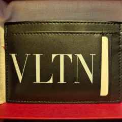 ヴァレンティノ VLTN カードウォレット ブラック 正規品 新品のサムネイル