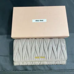 ミュウミュウ 　  マテラッセ　長財布 B26070144のサムネイル