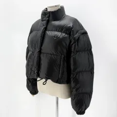 百貨店購入 PRADA プラダ コンバーチブル クロップド レディース ショート ダウン アウターのサムネイル