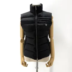 百貨店購入 PRADA プラダ レディース 軽量 ベスト ダウンベストのサムネイル