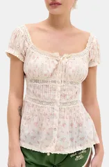 アーバンアウトフィッターズ レディース トップス シャツ レーストリム フラワー柄 レース フラワー BDG Urban Outfitters Faye Ditsy Floralace Trim Peのサムネイル