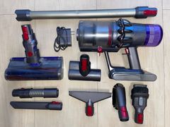 dyson v10 SV12 用途別に別けて使えるほど付属品多すぎ。 - メルカリ