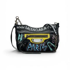 BALENCIAGA Graffiti ショルダーバッグ 大人気入手困難モデル - メルカリ