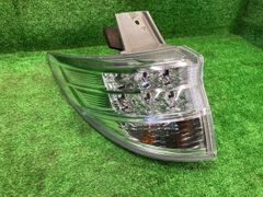 テールランプレンズ左 81561-28613 エスティマ用 トヨタ純正部品